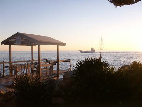 Amity Point Waterfront Cabins - Accommodation NSW 0