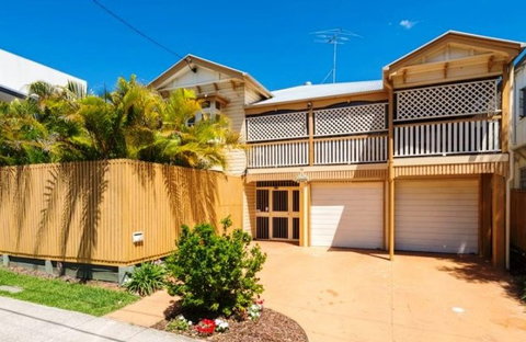 Cream Gables Bed And Breakfast - Accommodation NSW 0
