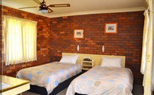 Peter Allen Motor Inn - Tenterfield - Accommodation NSW 2