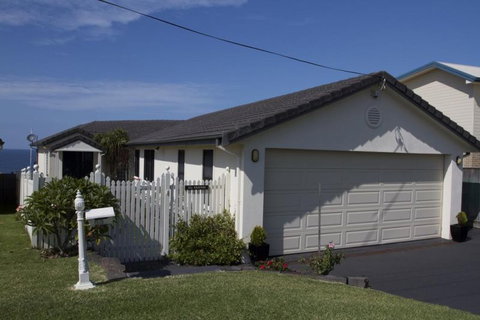 Sea Whispers Bed & Breakfast - Accommodation NSW 4