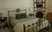 Araluen Old Courthouse Bed And Breakfast - Accommodation NSW 4