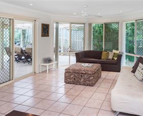 At Theme Park Central Holiday House - Accommodation NSW 3