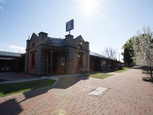 Willow Tree Inn - Accommodation NSW 4