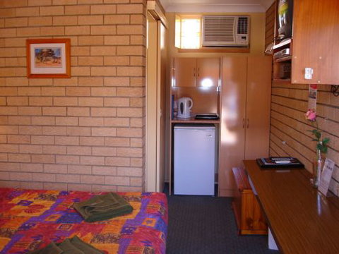 Lake Front Motel - Accommodation NSW 9