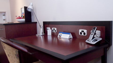 BEST WESTERN PLUS All Settlers Motor Inn - Accommodation NSW 2