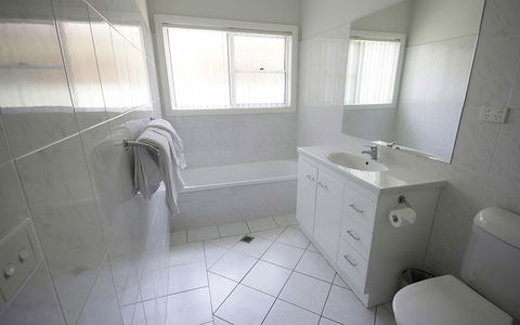 Best Western Plus Charles Sturt Suites And Apartments - Accommodation NSW 13