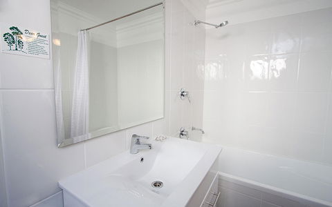 Best Western Plus Charles Sturt Suites And Apartments - Accommodation NSW 17