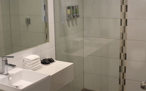 BEST WESTERN Riverside Apartments - Accommodation NSW 3