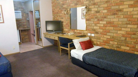 BEST WESTERN Pines Country Club Motor Inn - Accommodation NSW 1