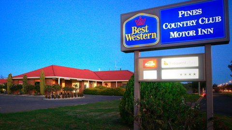 BEST WESTERN Pines Country Club Motor Inn - Accommodation NSW 3