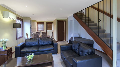BEST WESTERN Colonial Village Motel - Accommodation NSW 1