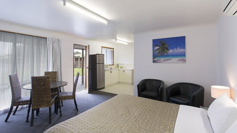 BEST WESTERN Colonial Village Motel - Accommodation NSW 4