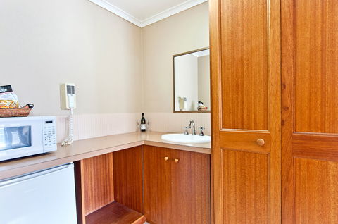 BEST WESTERN Tudor Motor Inn - Accommodation NSW 8