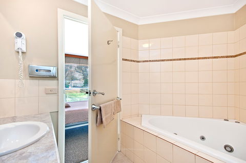 BEST WESTERN Tudor Motor Inn - Accommodation NSW 16