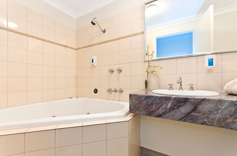 BEST WESTERN Tudor Motor Inn - Accommodation NSW 14