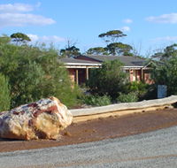 Wave Rock Lakeside Resort and Caravan Park - Accommodation NSW