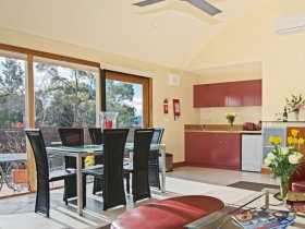 Sandy Bay Chalet - Accommodation NSW 0