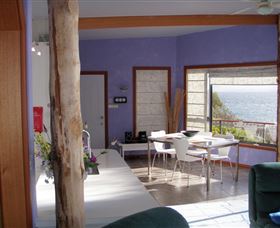 Larus Waterfront Cottage - Accommodation NSW 3