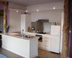 Larus Waterfront Cottage - Accommodation NSW 2