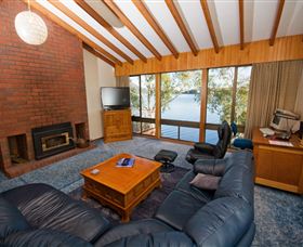 Waterside Accommodation - Derwent Retreat - Accommodation NSW 1