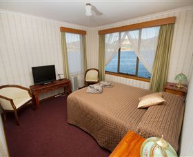 Waterside Accommodation - Derwent Retreat - Accommodation NSW 3