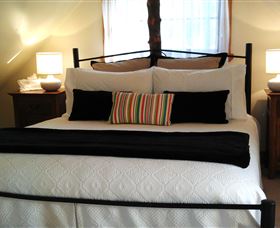 Touchwood Cottages & Craft Gallery & Cafe - Accommodation NSW 4