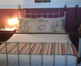 Touchwood Cottages & Craft Gallery & Cafe - Accommodation NSW 3