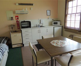 Ross Caravan Park & Heritage Cabins - Accommodation NSW 1