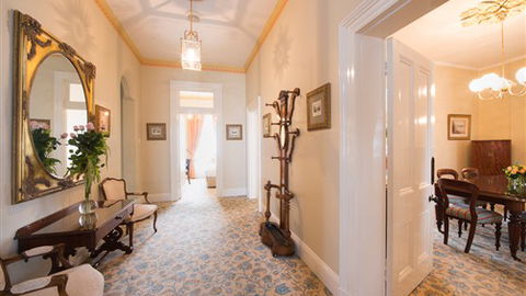 The Hotel Windsor - Accommodation NSW 4