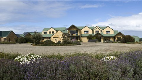 Lonsdale Views - Accommodation NSW 4