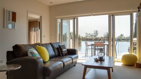 Lakeside Villas At Crittenden Estate - Accommodation NSW 2