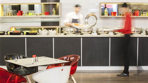 Ibis Melbourne Hotel And Apartments - Accommodation NSW 2