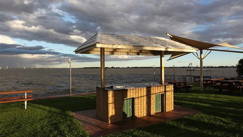 Lake Edge Resort - Accommodation NSW 4