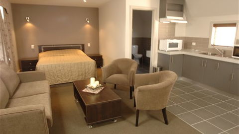 Seymours On Lydiard - Accommodation NSW 0