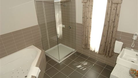 Seymours On Lydiard - Accommodation NSW 2