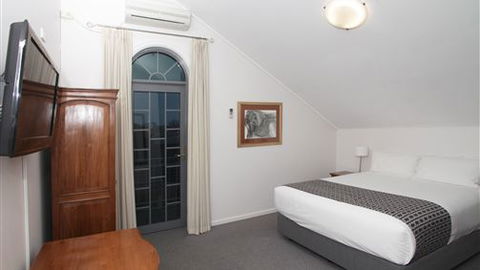 Quality Inn & Suites The Menzies - Accommodation NSW 2