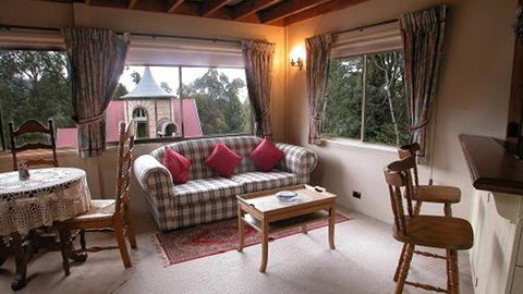 Camelot Tower And Penthouse - Accommodation NSW 1