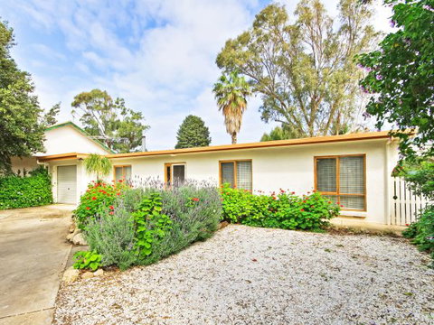 Century 21 SouthCoast: Moana Blue - Accommodation NSW 4