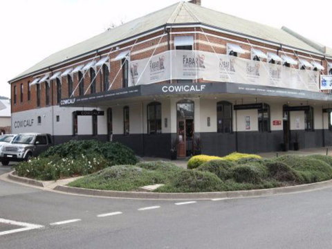 Cow And Calf Hotel - Accommodation NSW 0