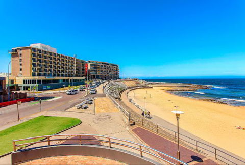 Quality Hotel NOAHS On The Beach - Accommodation NSW 5