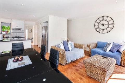 Phoenix House - Ballarat Townhouses - Accommodation NSW 2