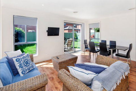 Phoenix House - Ballarat Townhouses - Accommodation NSW 3