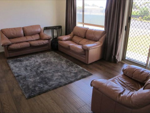 Fensom's Holiday Home - Accommodation NSW 7