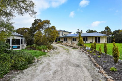 Fensom's Holiday Home - Accommodation NSW 9