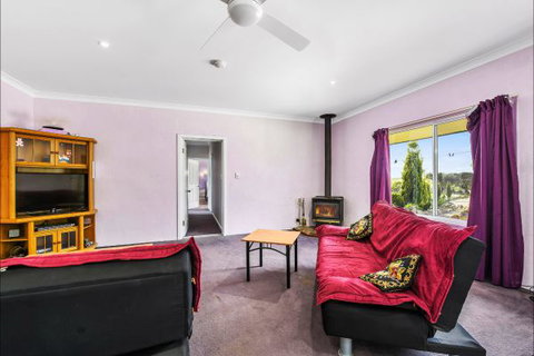Fensom's Holiday Home - Accommodation NSW 11