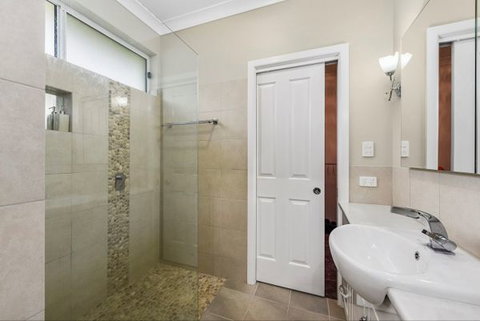 Fensom's Holiday Home - Accommodation NSW 13