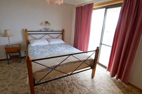 Fensom's Holiday Home - Accommodation NSW 25