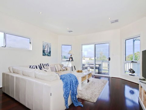 Century 21 SouthCoast: White Caps - Accommodation NSW 1