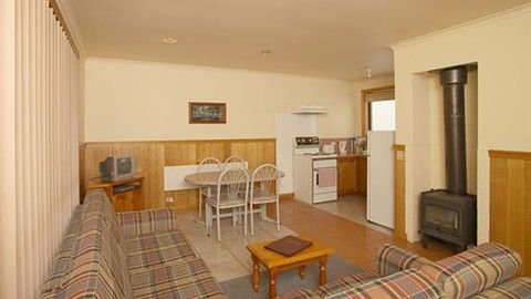 Apollo Bay Backpackers Lodge - Accommodation NSW 4