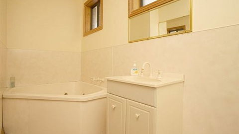 Apollo Bay Backpackers Lodge - Accommodation NSW 3